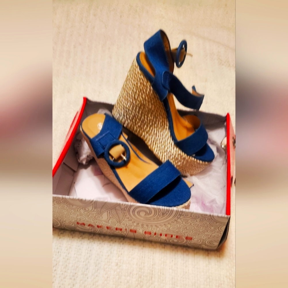 Blue 4" height wedges New in box size 5